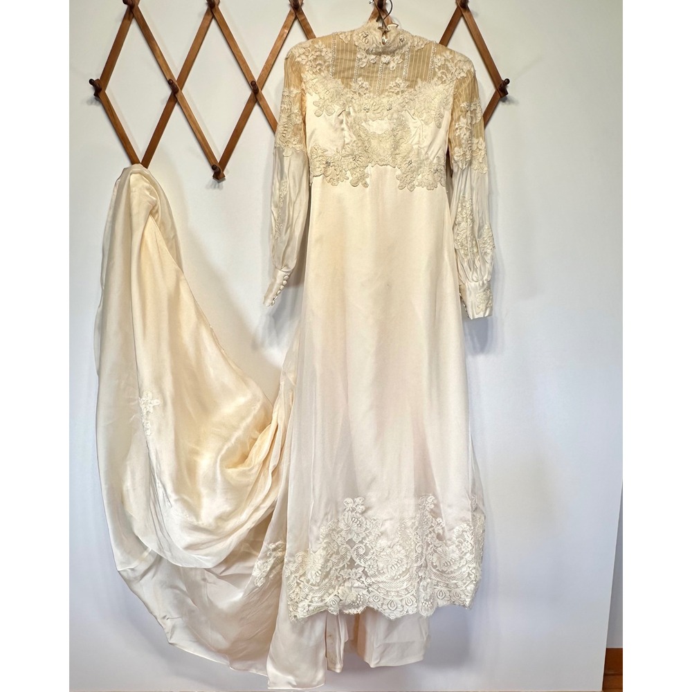 Vintage 1970s Victorian Revival Ivory Lace Wedding Dress Detachable Train Small
